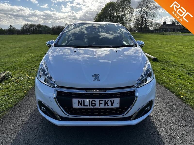 PEUGEOT 208