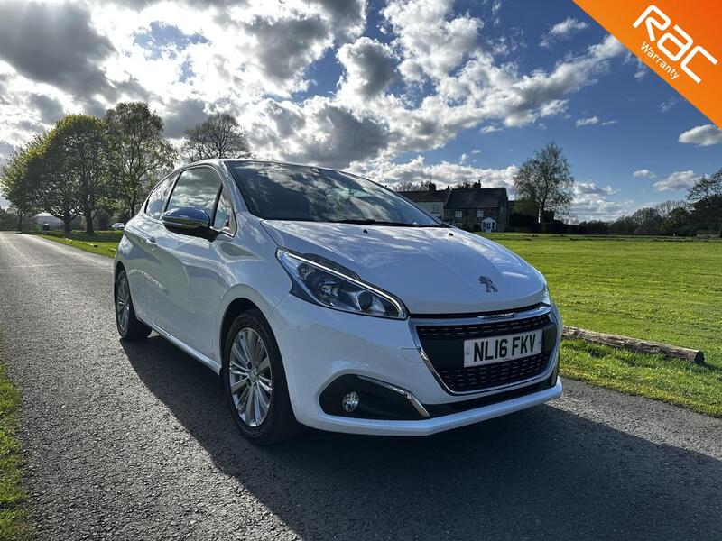 PEUGEOT 208